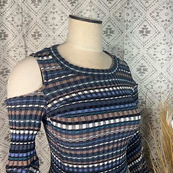 Ella Moss Striped Cold Shoulder Bell Sleeve Bodycon Mini Dress Medium - Picture 3 of 6